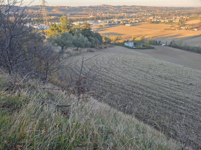 Rustico in vendita a Fermo