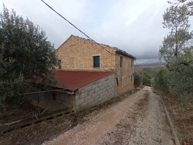 Rustico in vendita a Acquaviva Picena