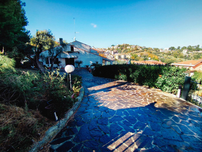 Villa in vendita a Acquaviva Picena