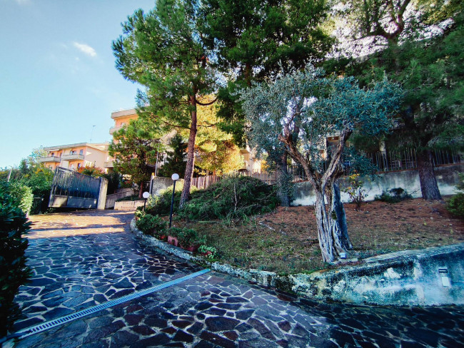 Villa in vendita a Acquaviva Picena