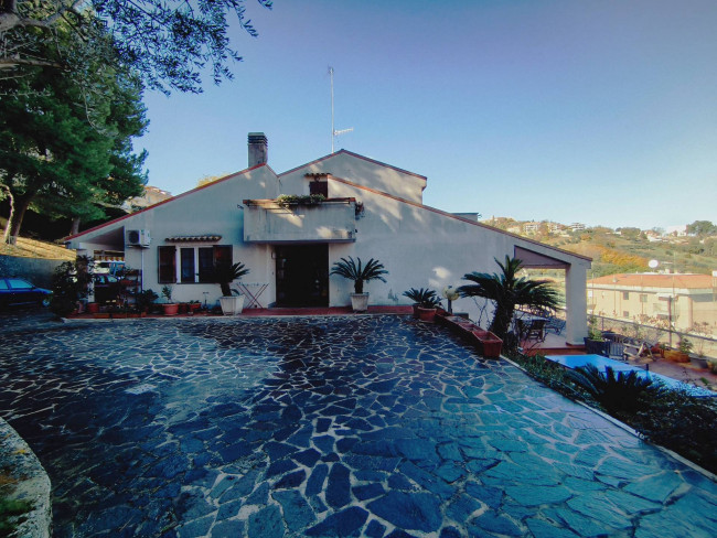 Villa in vendita a Acquaviva Picena