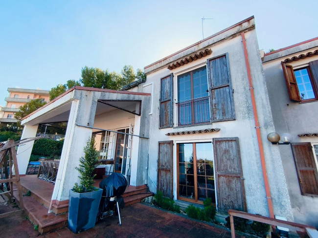 Villa in vendita a Acquaviva Picena