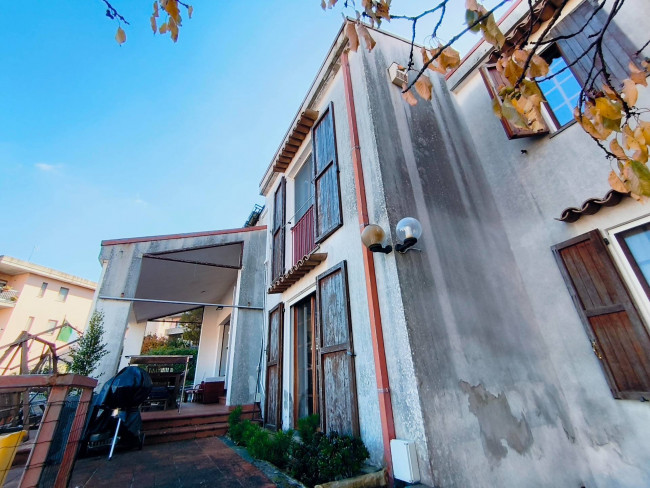 Villa in vendita a Acquaviva Picena