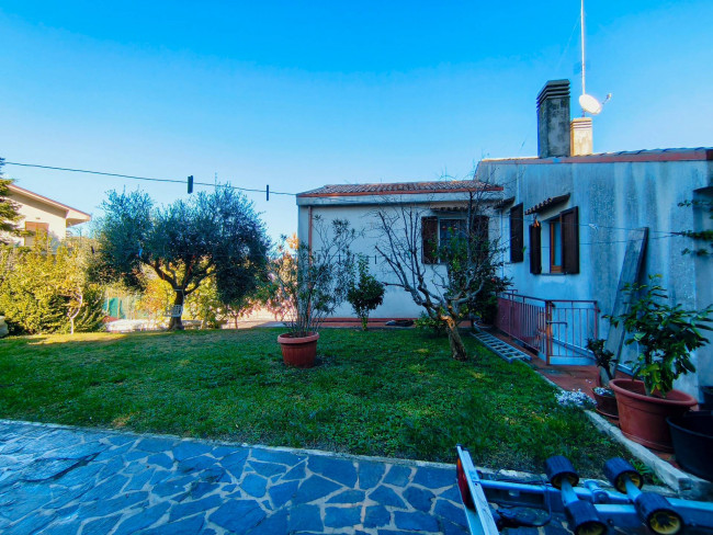 Villa in vendita a Acquaviva Picena