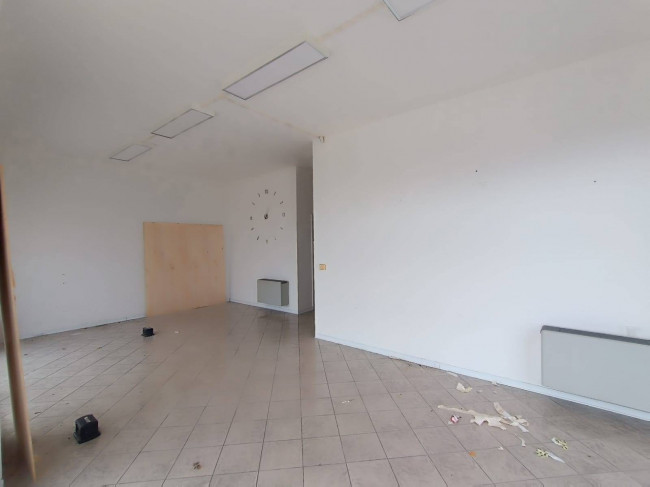 Locale commerciale in vendita a Grottammare