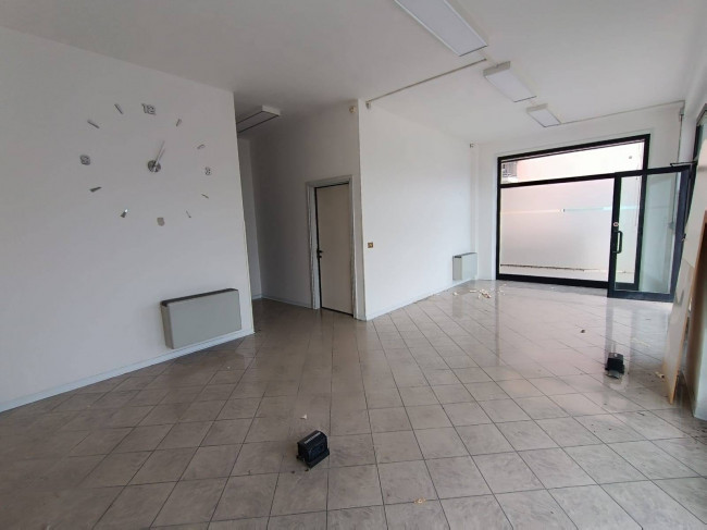 Locale commerciale in vendita a Grottammare