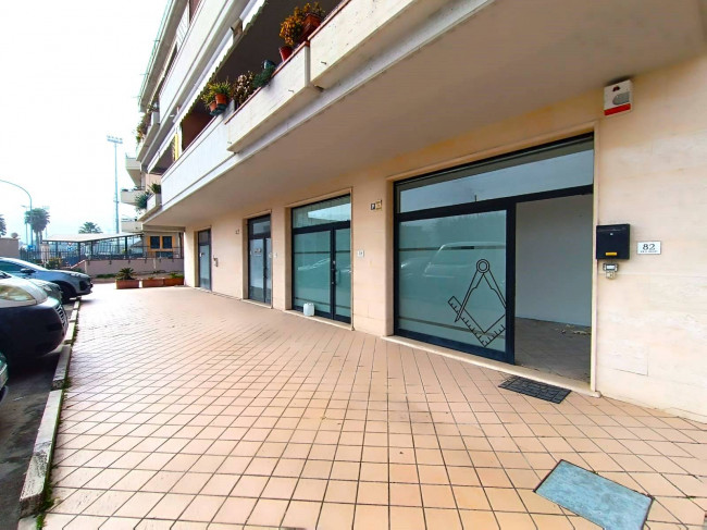 Locale commerciale in affitto a Grottammare