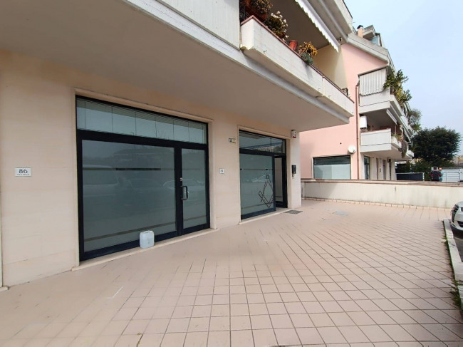 Locale commerciale in vendita a San Benedetto del Tronto