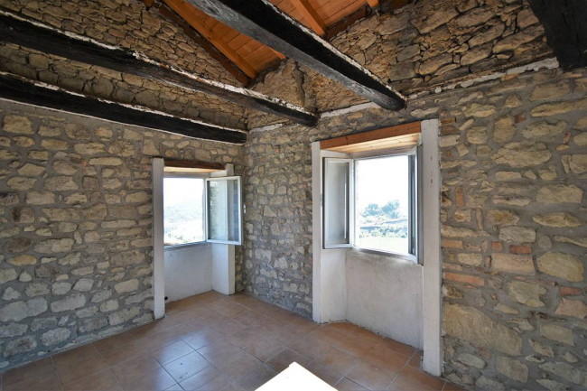 Rustico in vendita a Colli Verdi