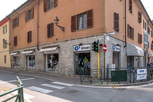 Locale commerciale in vendita a Tortona