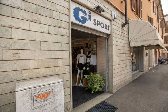 Locale commerciale in vendita a Tortona