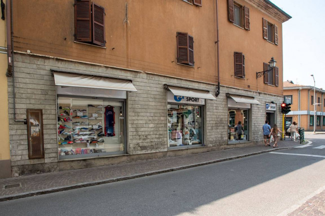 Locale commerciale in vendita a Tortona
