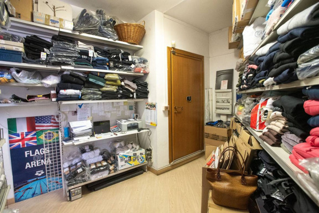 Locale commerciale in vendita a Tortona