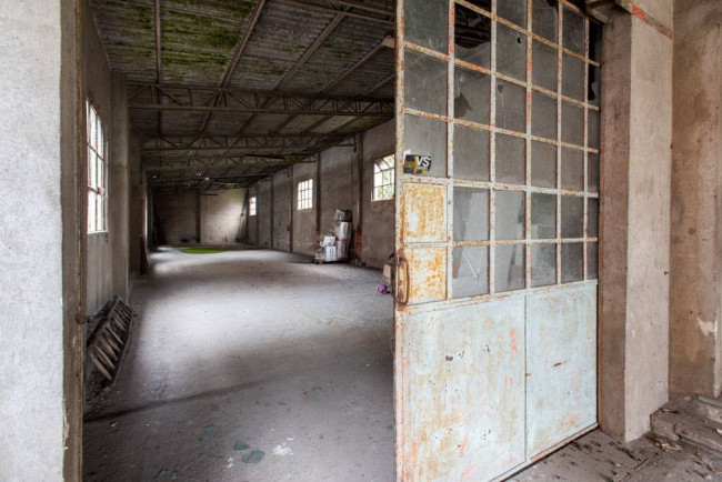 Locale commerciale in vendita a Voghera