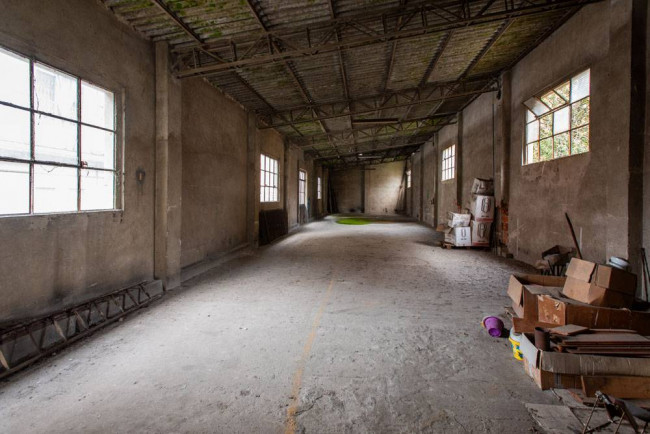 Locale commerciale in vendita a Voghera