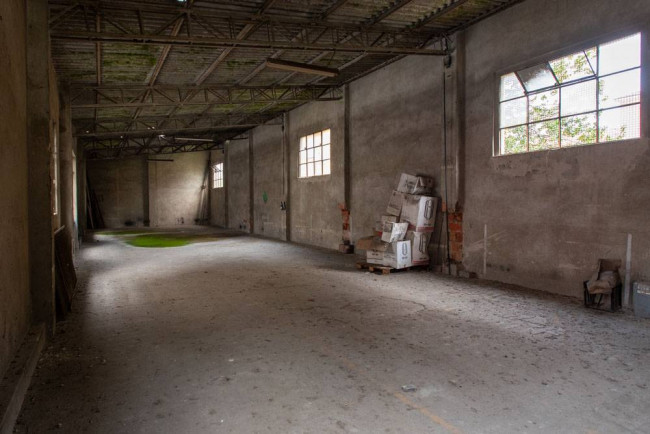 Locale commerciale in vendita a Voghera