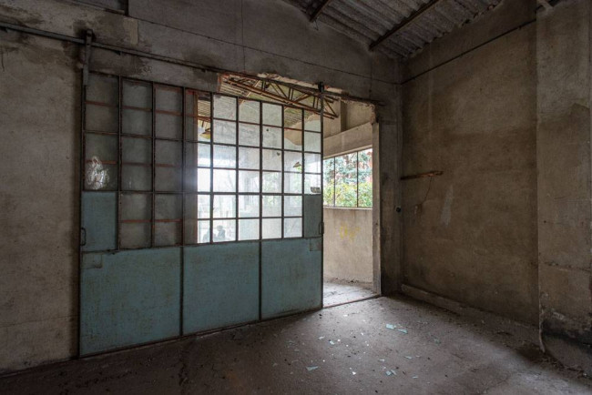 Locale commerciale in vendita a Voghera