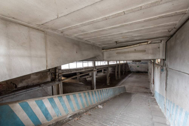 Locale commerciale in vendita a Voghera