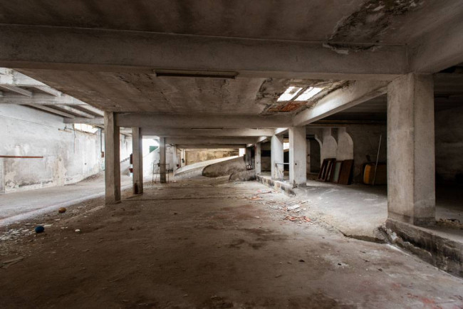 Locale commerciale in vendita a Voghera