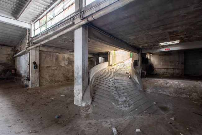 Locale commerciale in vendita a Voghera