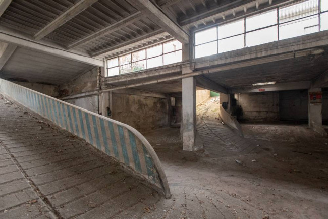 Locale commerciale in vendita a Voghera