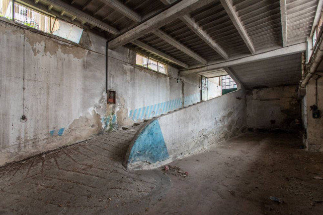 Locale commerciale in vendita a Voghera