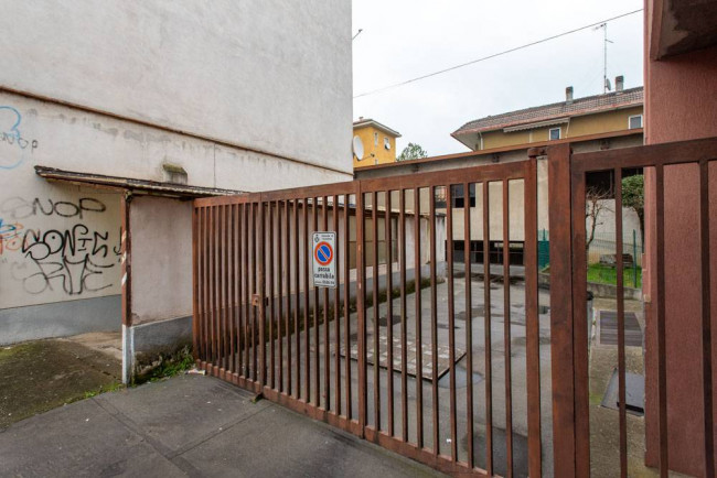 Locale commerciale in vendita a Voghera