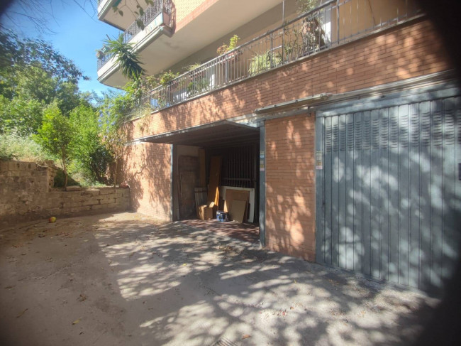 Box o garage in vendita a Roma