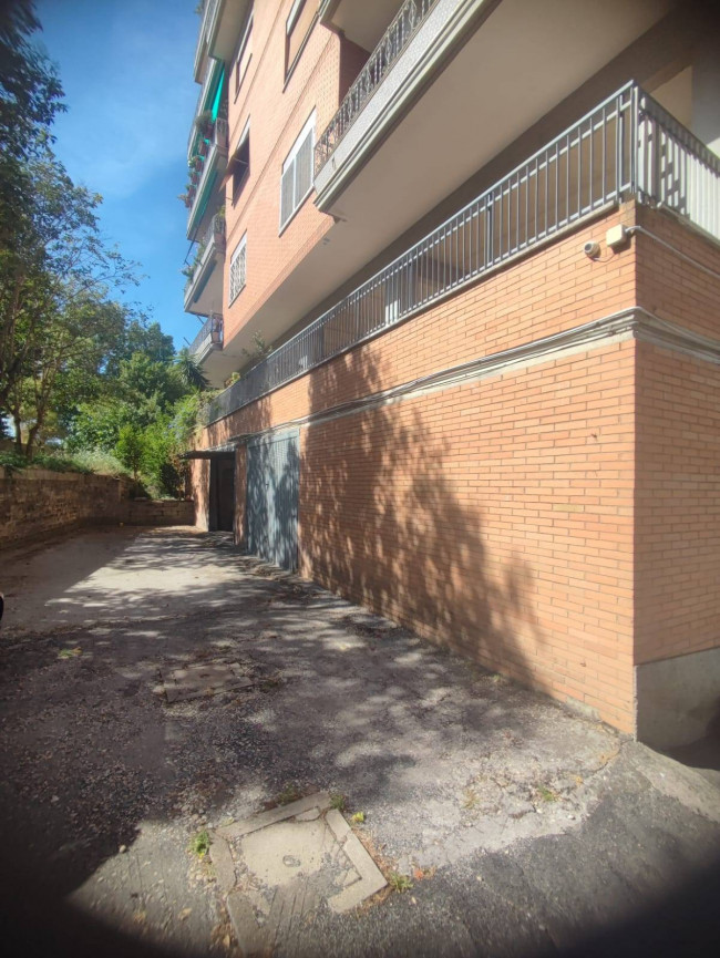 Box o garage in vendita a Roma