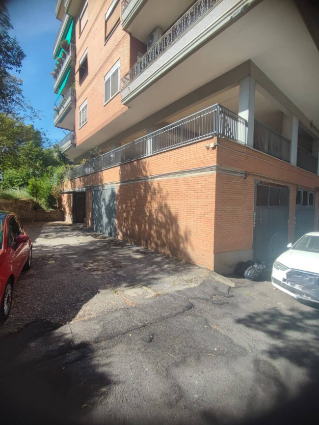 Box o garage in vendita a Roma