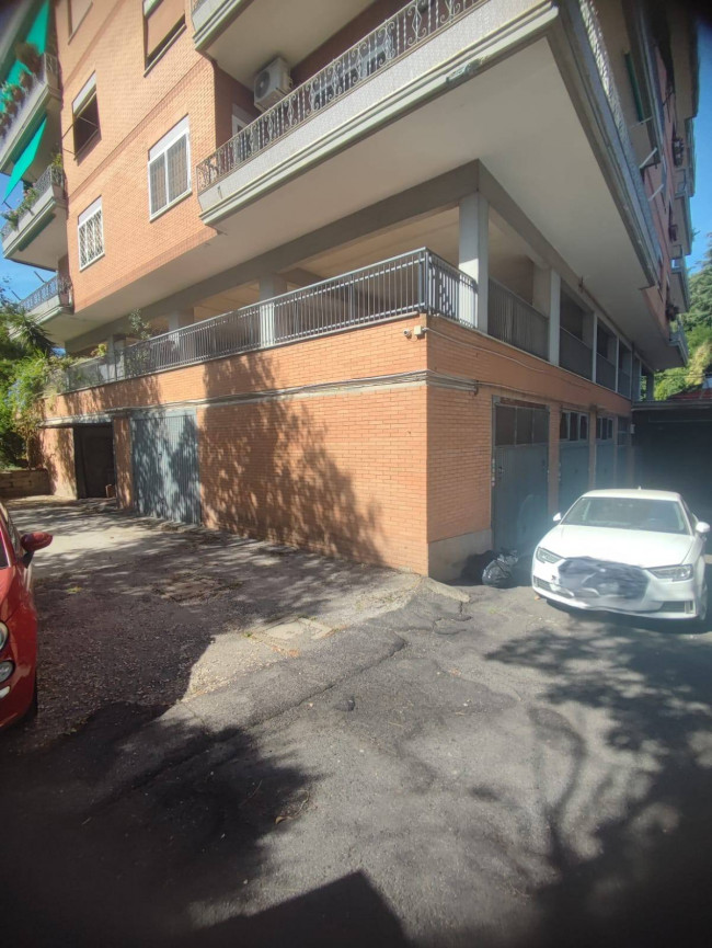 Box o garage in vendita a Roma