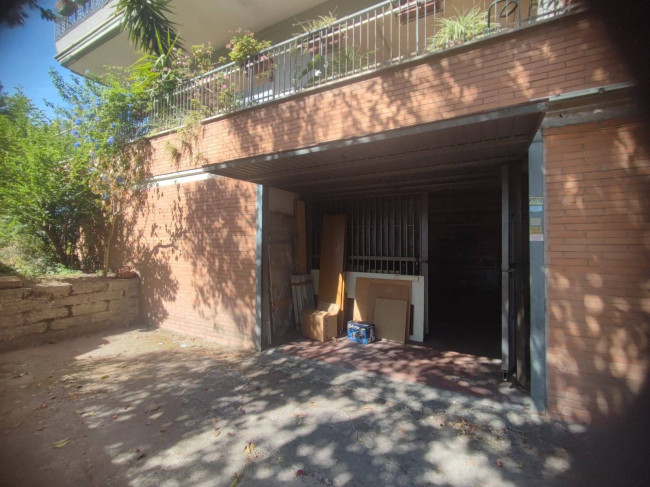 Box o garage in vendita a Roma