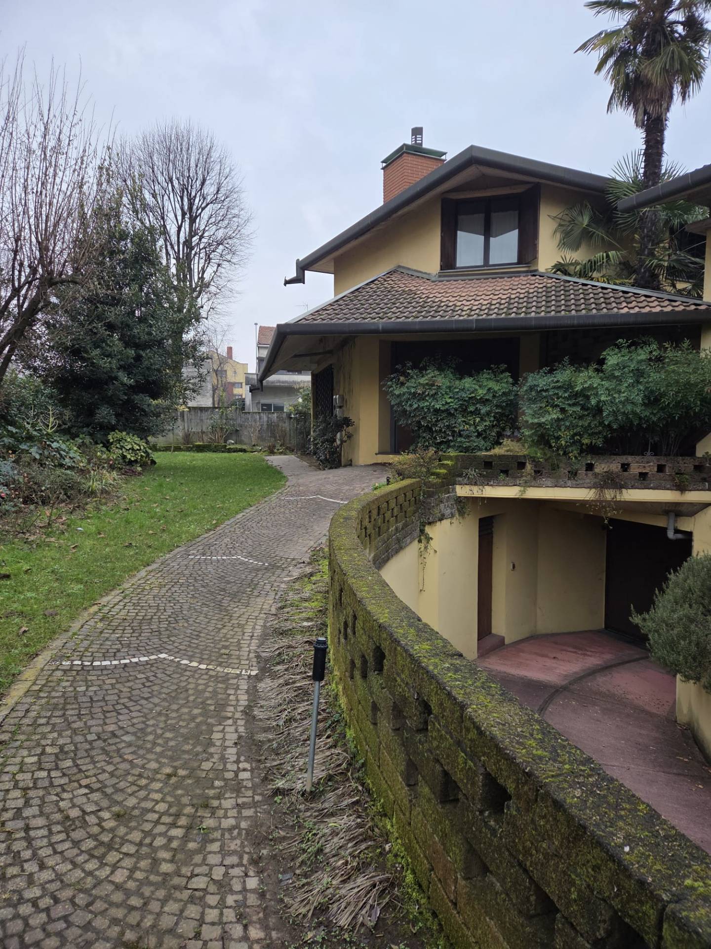 Villa bifamiliare in affitto a Lissone