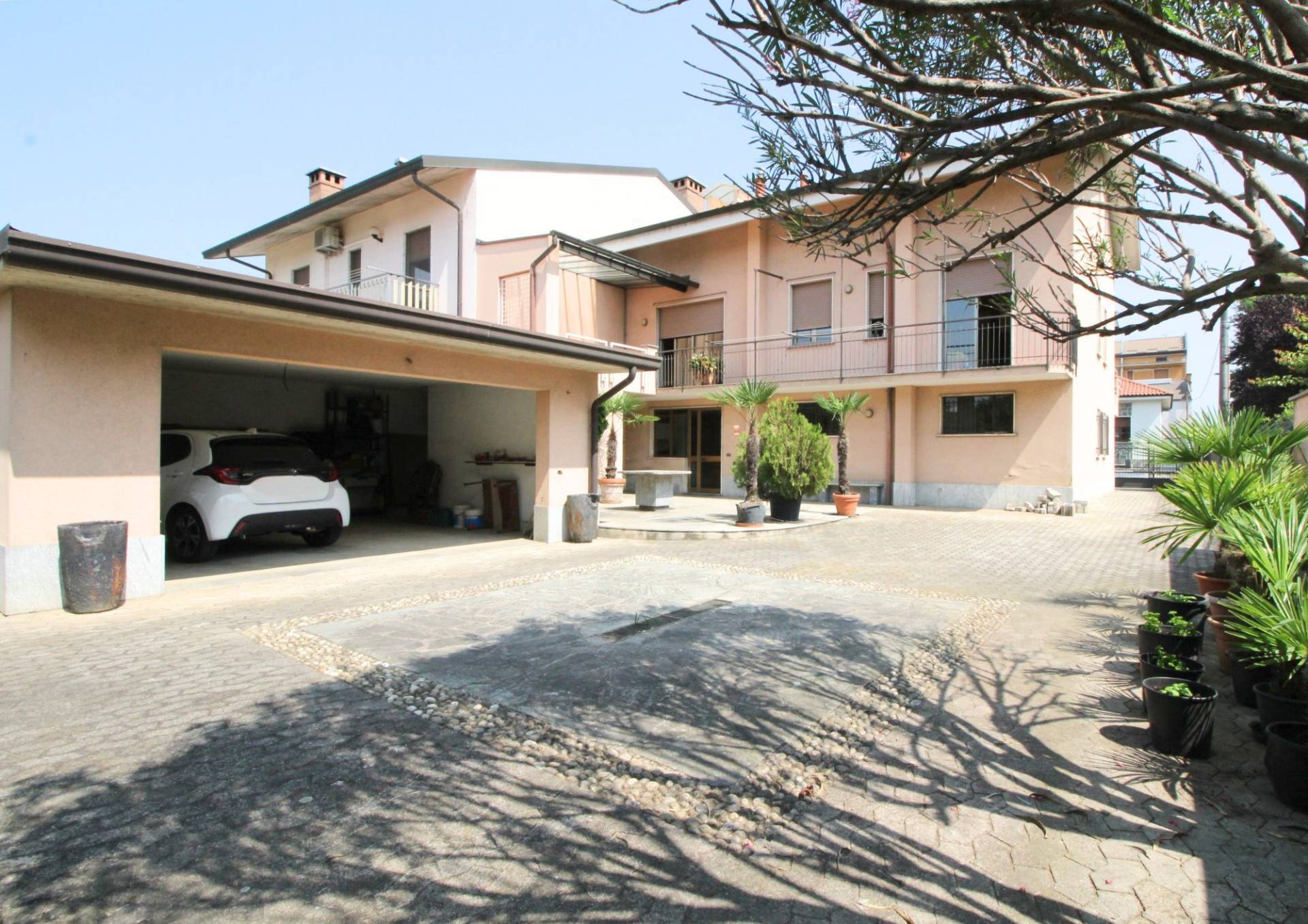 Villa bifamiliare in vendita a Limbiate