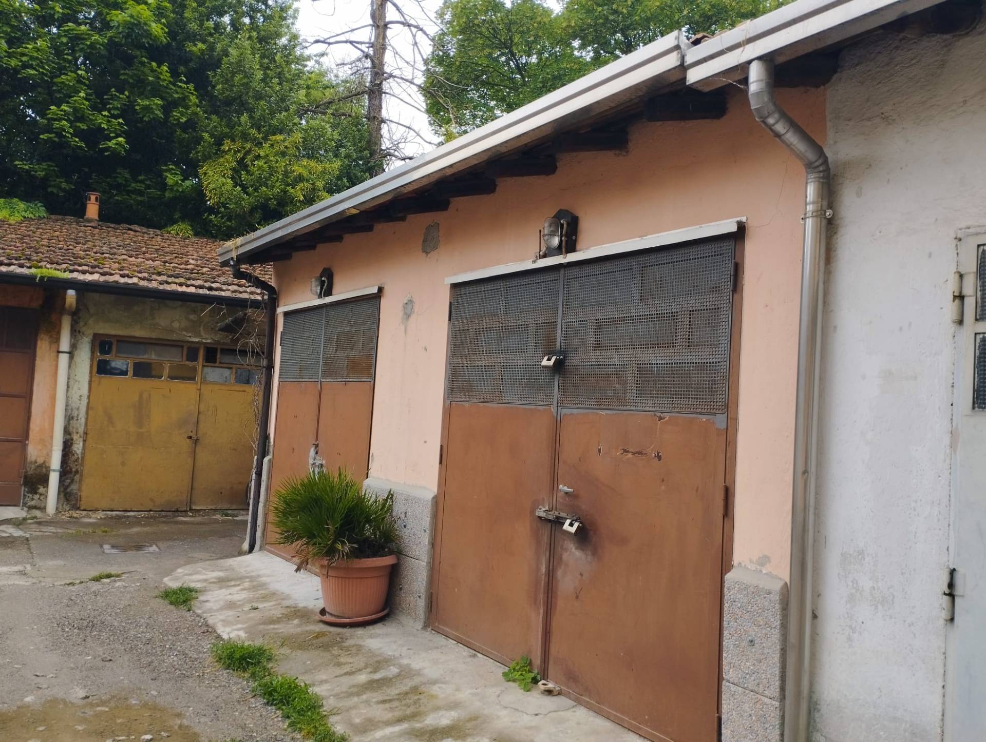 Box o garage in vendita a Limbiate