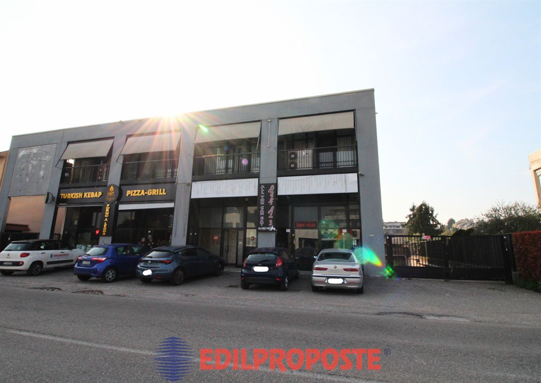 Locale commerciale in affitto/vendita a Cesano Maderno