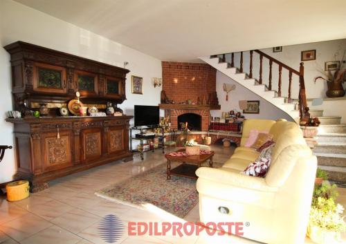 Villa in vendita a Dorno