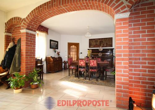 Villa in vendita a Dorno