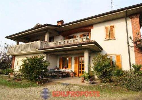 Villa in vendita a Dorno