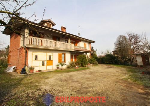 Villa in vendita a Dorno