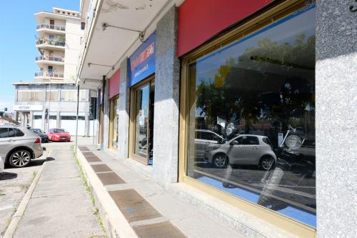 Locale commerciale in vendita a Varese