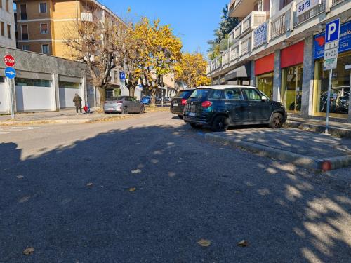 Locale commerciale in vendita a Varese
