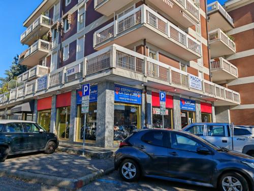 Locale commerciale in vendita a Varese