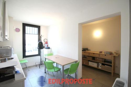 Capannone in vendita a Limbiate