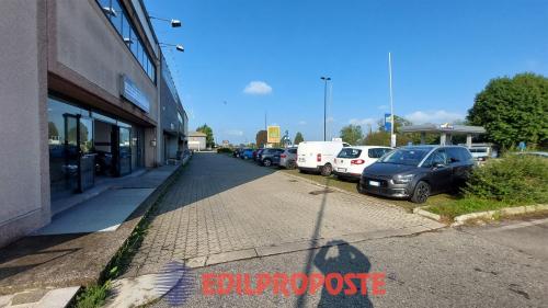 Attività commerciale in vendita a Solaro