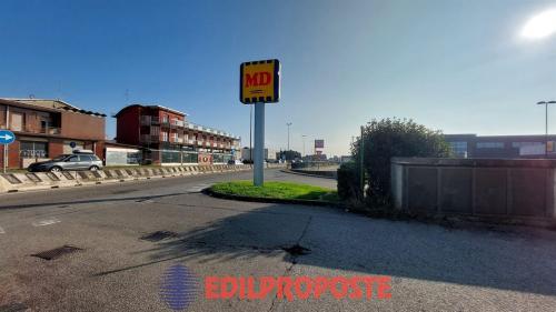 Attività commerciale in vendita a Solaro