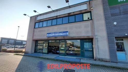 Attività commerciale in vendita a Solaro