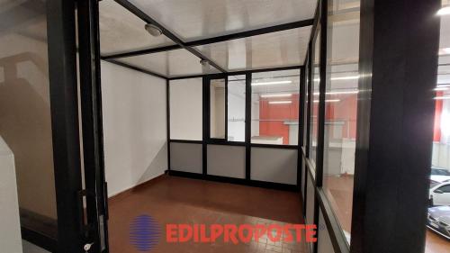 Attività commerciale in vendita a Solaro