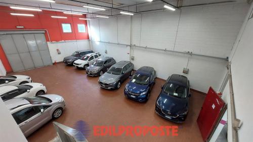 Attività commerciale in vendita a Solaro
