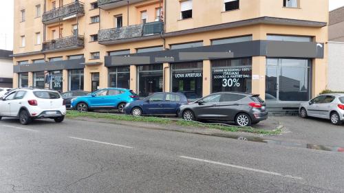 Attività commerciale in vendita a Limbiate
